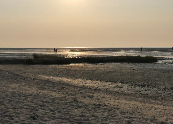 Sonnenuntergang am Duhner Strand beim spazieren gehen